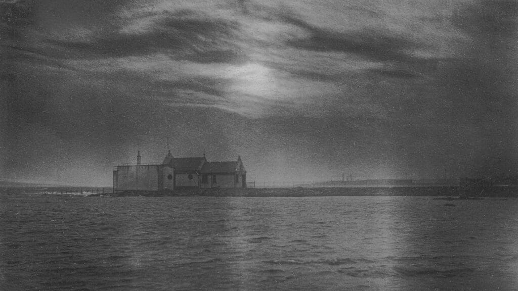 A gloomy view of the extensions to the buildings around 1909. Photo from an old postcard.