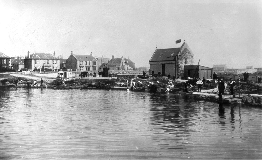 The new bathing house sometime after 1902, with the new crowstep at the top of the gable end visible. Photo from an old postcard.